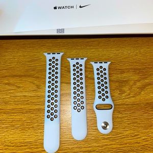 41mm Pure Platinum/Black Nike Sport Band